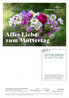 Genuss & Wohlfühlen; Frau im Wasser vor der Riegersburg